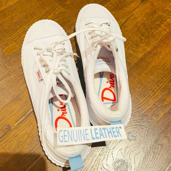 DRIVE IN Shoes - GENUINE LEATHER DRIVE IN WHITE SNEAKERS SIZE 9, NWOT